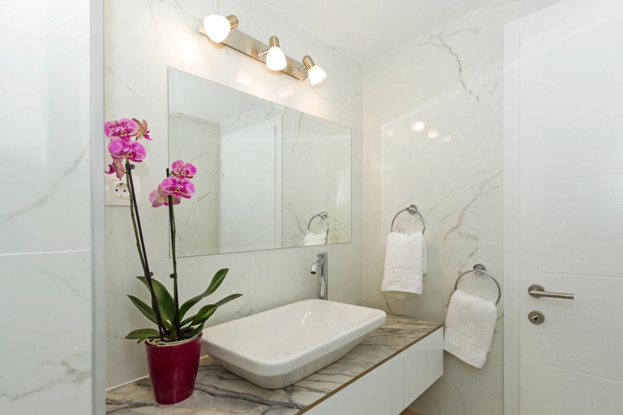 Ines Apartments Охрид Екстериор снимка